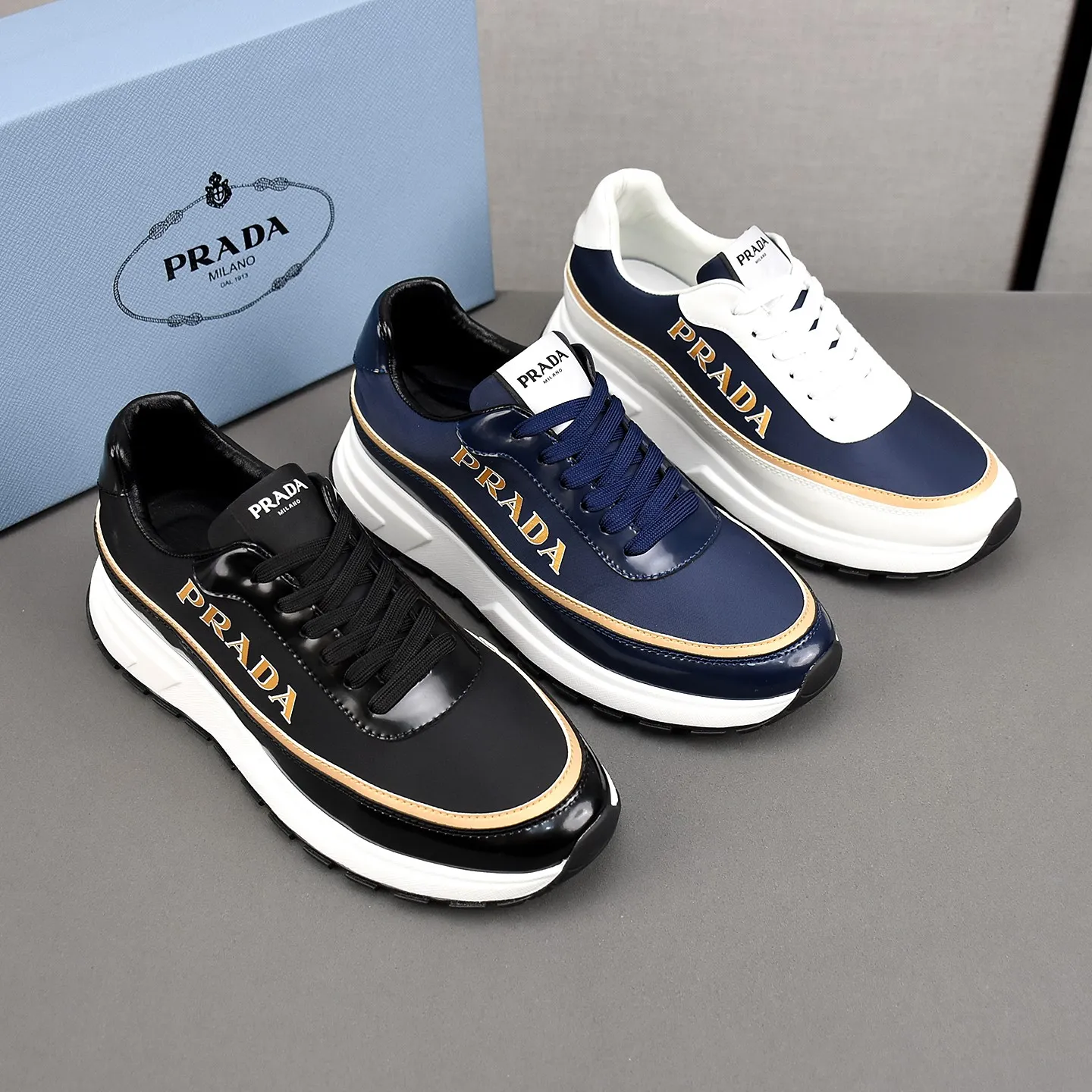 PP420👟👟👟Prada/Prada Prax men's series casual sports shoes Prax sports shoes combine style and comfort, with a unique sports design defined by exquisite materials and details. Fashionable, casual and versatile, it is decorated with an enameled triangle logo on the outside, a Prada Milano printed logo on the tongue, and a 2.5cm lightweight two-tone rubber sole for a comfortable wearing experience! Size: 38-39-40-41-42-43-44 standard leather shoe size